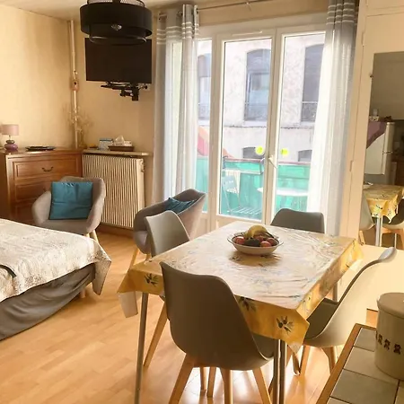 Avec Balcon Et Parking à Amélie-les-bains - Fr-1-703-204 *