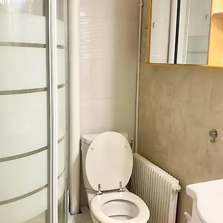 Avec Balcon Et Parking A Amelie-les-bains - Fr-1-703-204 *